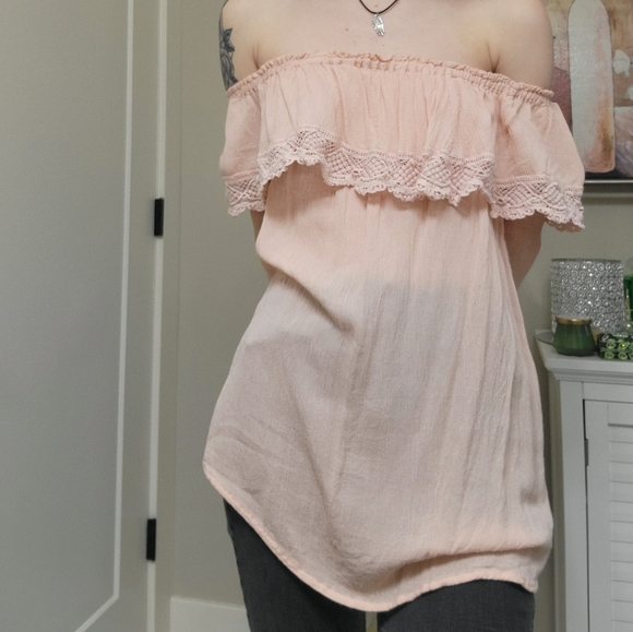 Le3no Light Pink Flowery Lace Off-Shoulder Blouse - Picture 3 of 3